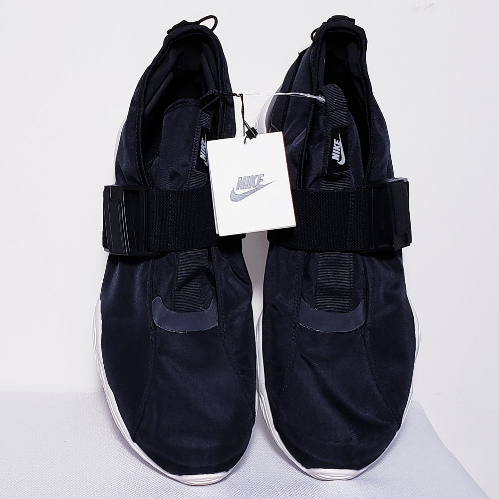 💚FINAL💲NEW Nike Komyuter sneakers Women Size 11.5🤍